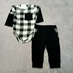 Komplet dla chłopca KRATA- body niemowlęce+ spodnie